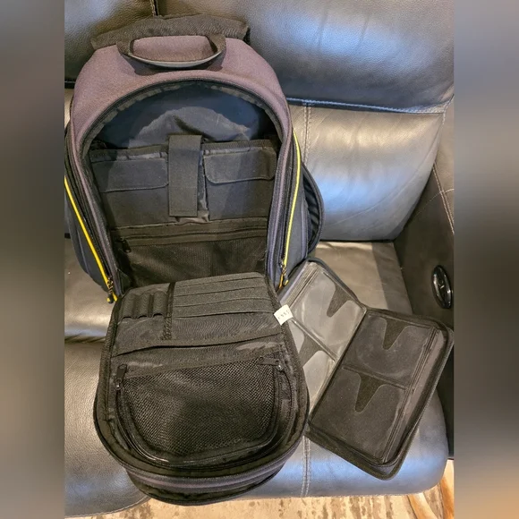 Mobile Edge Backpack with Roots CD Case - Picture 3 of 3